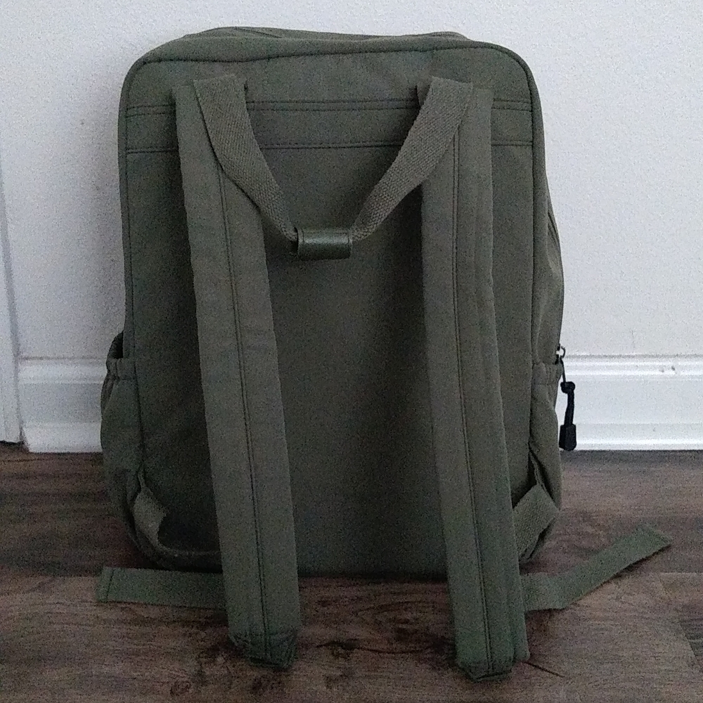 Backpack - Picture 2 of 5
